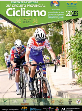 Ciclistas compitiendo en una carrera urbana durante una edición anterior del circuito en Rincón de la Victoria.